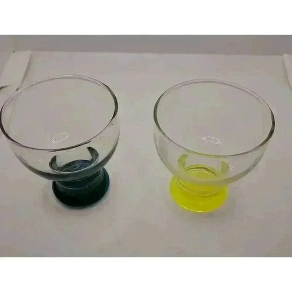 Vintage 1960's Set of 2 Yellow Green Color Footed Cocktail Bar Glasses 4 oz. - Picture 1 of 5